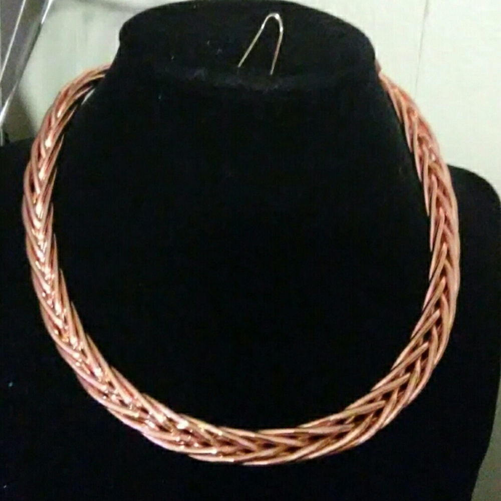 Rosetone Open Braided Collar